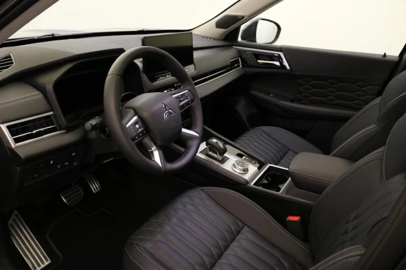 Fahrzeugbild MITSUBISHI OUTLANDER