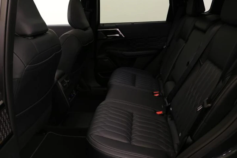 Fahrzeugbild MITSUBISHI OUTLANDER