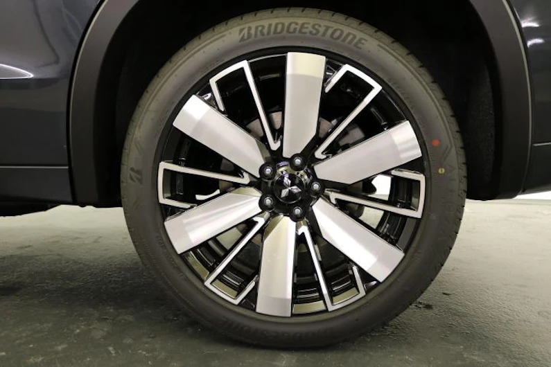 Fahrzeugbild MITSUBISHI OUTLANDER