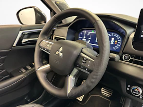 https://vehicle.imgix.net/4260218/debd6d22-4a82-40af-8030-f07dc86589ee.jpg