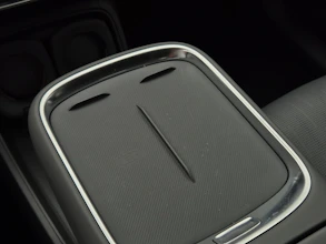 https://vehicle.imgix.net/4260288/074b1551-6a5e-4b4b-b901-d46ee022198d.jpg