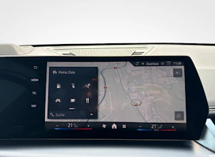 Fahrzeugbild BMW X1 30e xDrive paddles