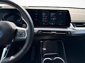 https://vehicle.imgix.net/4260346/e5c0547b-35e9-4273-8fd2-2971a1ccea67.jpg