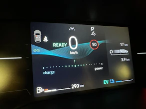 https://vehicle.imgix.net/4260385/8e69024f-d1e3-485d-89e5-501f982bbc28.jpg