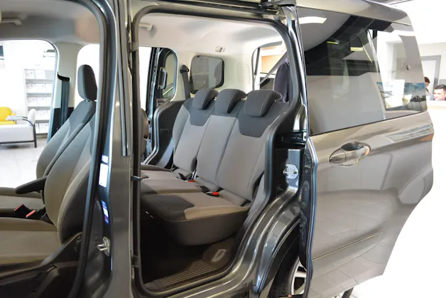 Ford Tourneo Courier 1.0 EcoB 100 Titanium