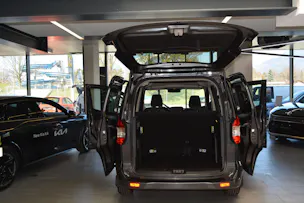 Ford Tourneo Courier 1.0 EcoB 100 Titanium