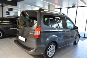 Ford Tourneo Courier 1.0 EcoB 100 Titanium