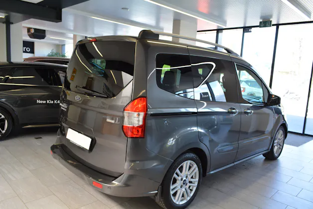 Ford Tourneo Courier 1.0 EcoB 100 Titanium