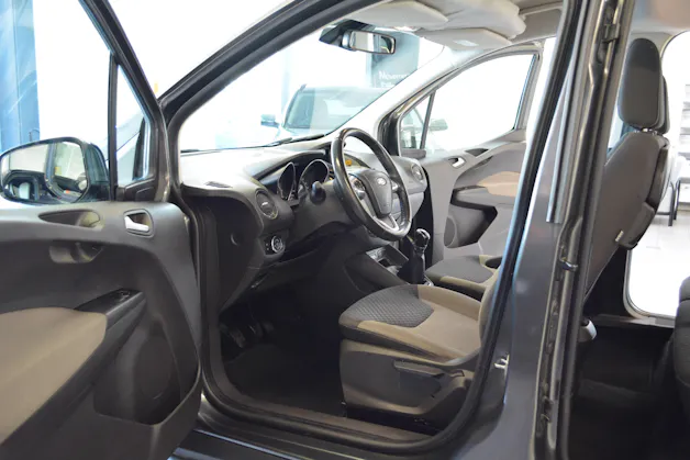Ford Tourneo Courier 1.0 EcoB 100 Titanium