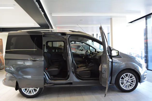 Ford Tourneo Courier 1.0 EcoB 100 Titanium