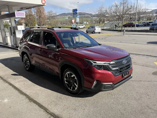 Subaru Forester Station 2.0i e-Boxer Swiss Plus