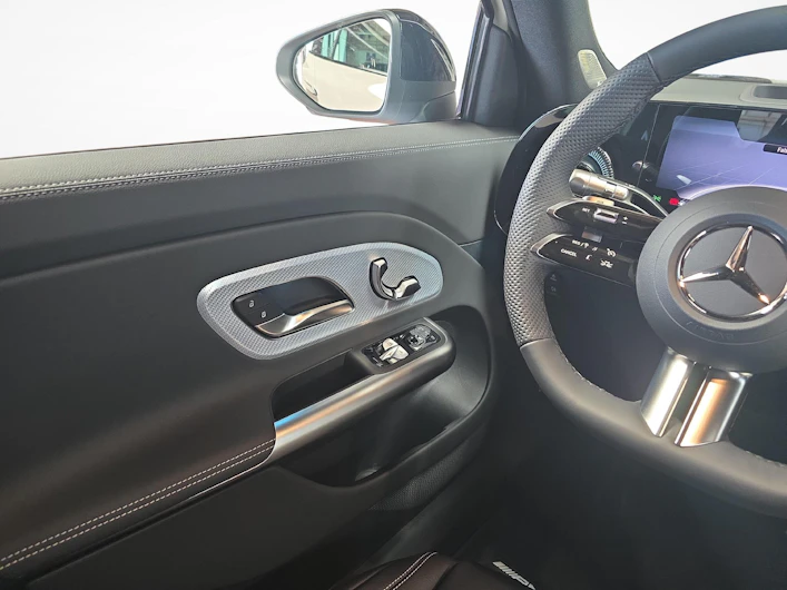 Fahrzeugbild MERCEDES-BENZ GLB 220
