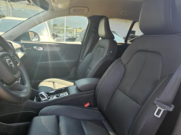 Volvo XC40 2.0 B4 MH Plus Dark