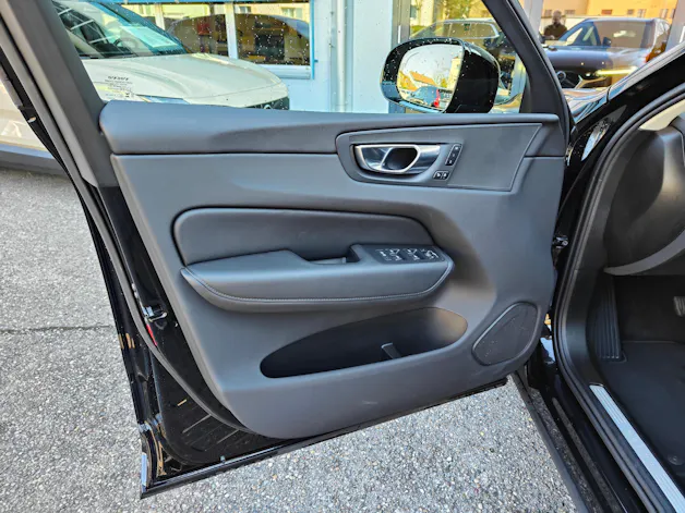 Volvo XC60 2.0 B5 MH Plus Dark AWD