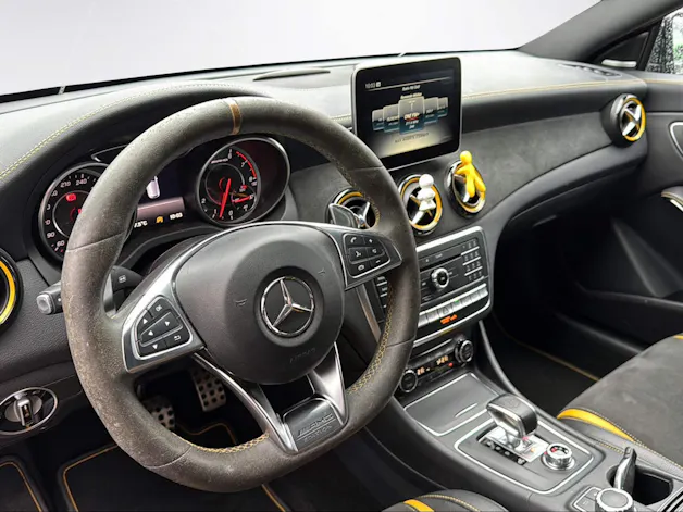 Mercedes-Benz CLA Shooting Brake 45 AMG Yellow Night Edition 4Matic Speed.