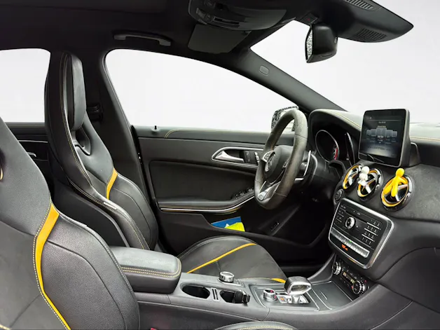Mercedes-Benz CLA Shooting Brake 45 AMG Yellow Night Edition 4Matic Speed.