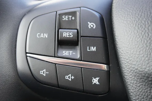 Ford Focus 1.0 MHEV Titanium X Automatic