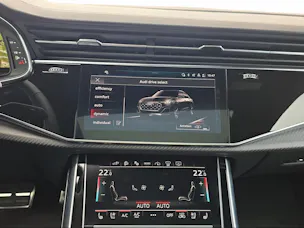 Audi Q8 SUV TFSI e quattro 290 kW Attraction tiptronic