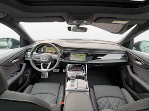 Audi Q8 SUV TFSI e quattro 290 kW Attraction tiptronic