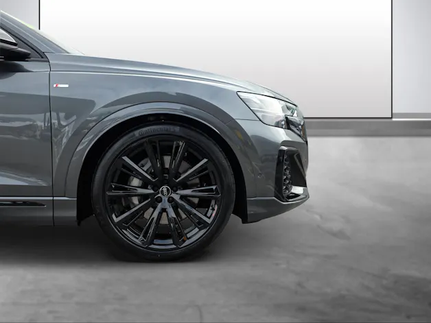 Audi Q8 SUV TFSI e quattro 290 kW Attraction tiptronic