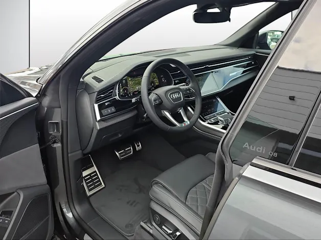 Audi Q8 SUV TFSI e quattro 290 kW Attraction tiptronic