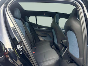 https://vehicle.imgix.net/4261354/268cdb9a-d775-426b-9c25-db6be1844780.jpg