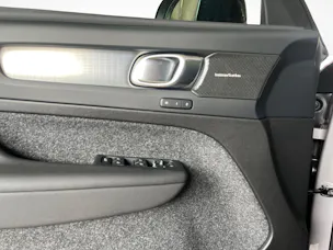 Volvo XC40 2.0 B3 MH Plus Dark