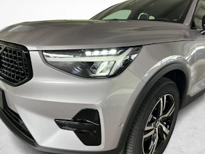 image du véhicule VOLVO XC40 2.0 B3 MH Plus Dark