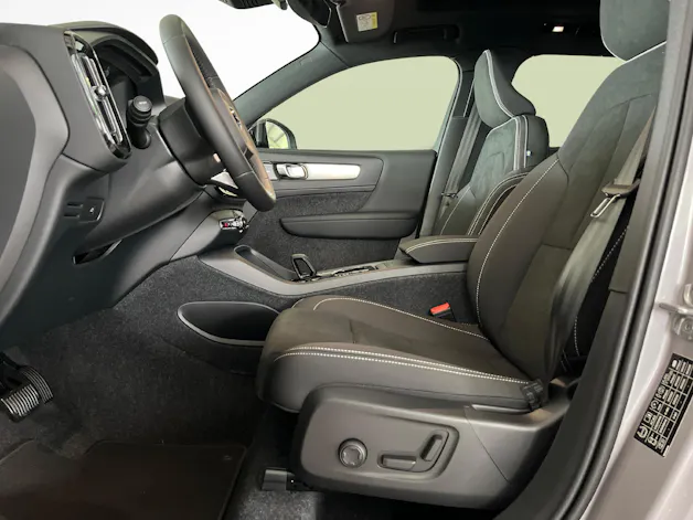 Volvo XC40 2.0 B3 MH Plus Dark