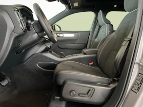 https://vehicle.imgix.net/4261357/c1c06821-9b4c-47aa-a871-4d851014418b.jpg
