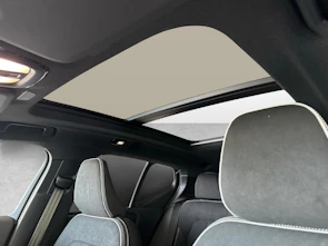 image du véhicule VOLVO XC40 2.0 B3 MH Plus Dark