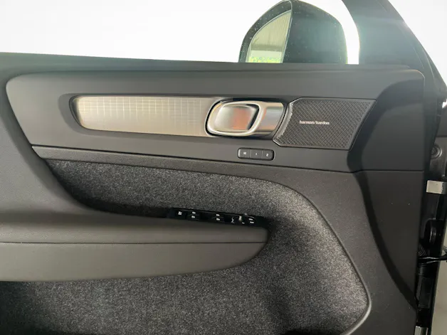 Volvo XC40 2.0 B3 MH Plus Dark