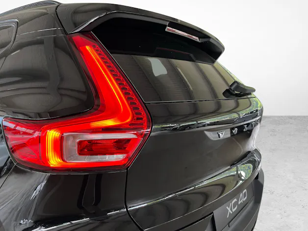 Volvo XC40 2.0 B3 MH Plus Dark