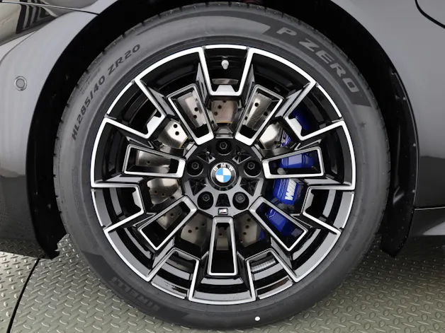 BMW M5 xDrive