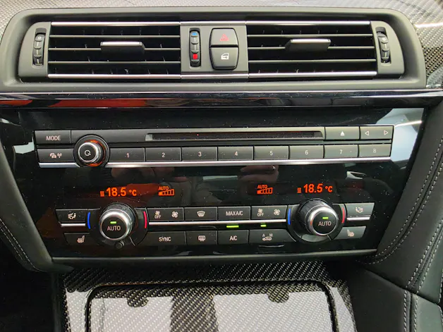 BMW M6 Coupé Drivelogic aus 1.Hand mit nur 19'900 Km