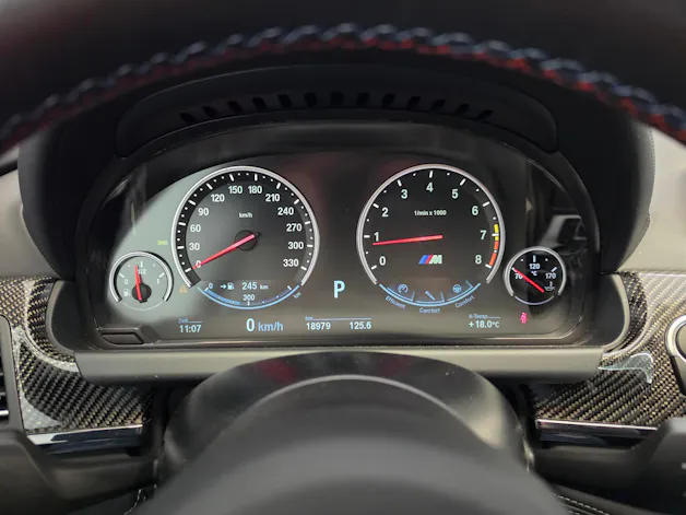 BMW M6 Coupé Drivelogic aus 1.Hand mit nur 19'900 Km