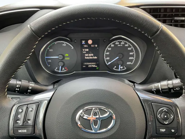 Toyota Yaris 1.5 VVT-i HSD Trend
