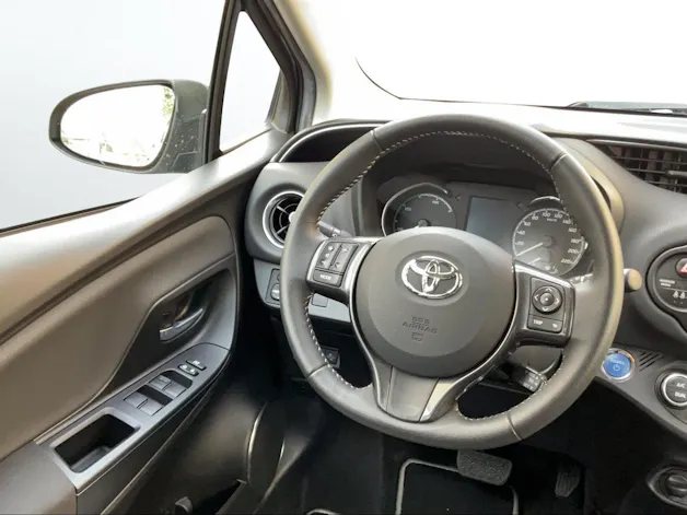 Toyota Yaris 1.5 VVT-i HSD Trend