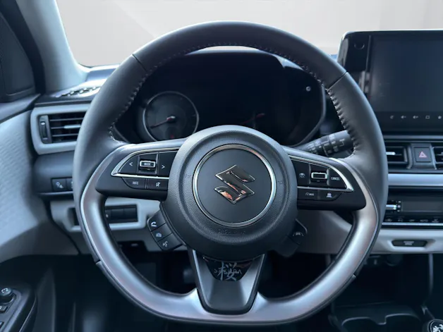 Suzuki Swift 1.2 Sakura Top Hybrid 4x4