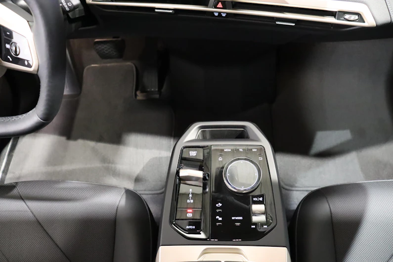 immagine del veicolo BMW iX