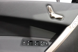 https://vehicle.imgix.net/4262432/de707ffe-7685-453c-b44d-7789c5d6e0cf.JPG