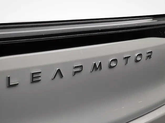 Leapmotor C10 Design AWD 1.99% Leasing bei Abschluss Emil Frey Protect