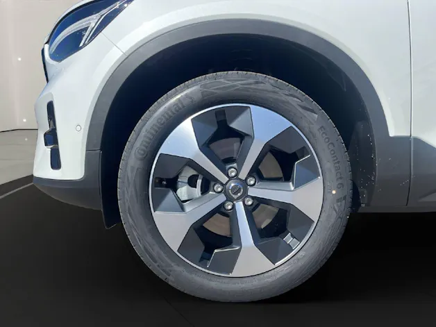 Volvo XC40 2.0 B4 MH Ultra Dark .