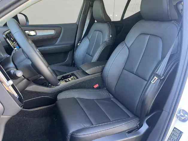 Volvo XC40 2.0 B4 MH Ultra Dark .
