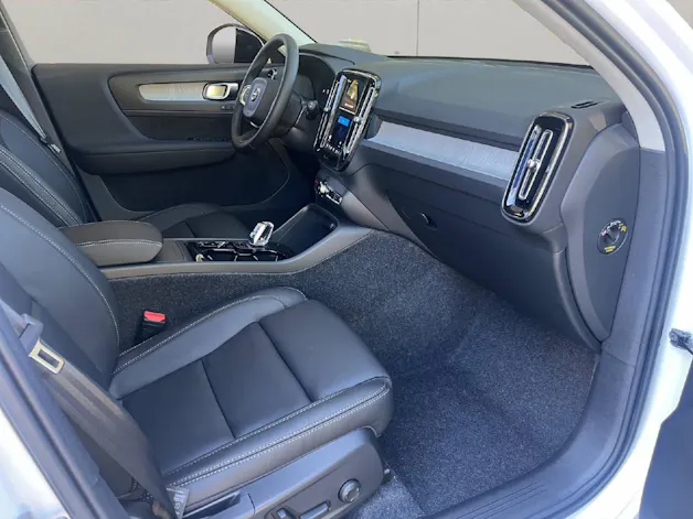 Volvo XC40 2.0 B4 MH Ultra Dark .