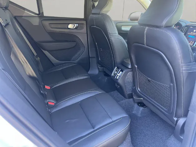 Volvo XC40 2.0 B4 MH Ultra Dark .