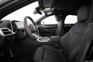 https://vehicle.imgix.net/4262686/77f2ee33-670c-40a0-aaca-1ad95af128ce.jpg