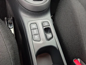 https://vehicle.imgix.net/4262892/9d9ba047-8696-44a2-9c26-227fd13891d4.jpg