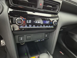 https://vehicle.imgix.net/4262957/051b98ee-1ae3-40c7-a6fa-7424f1e7bd02.jpg