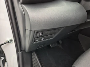 https://vehicle.imgix.net/4262965/d77af845-5b43-49af-a0ee-76d8d1743931.jpg